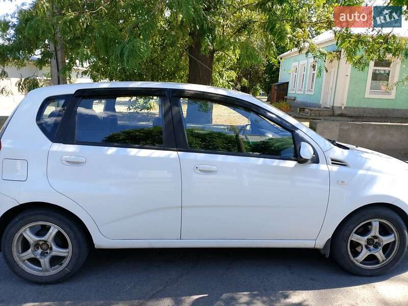 Хетчбек Chevrolet Aveo 2011 в Первомайську