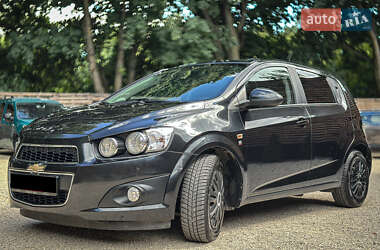 Хэтчбек Chevrolet Aveo 2011 в 