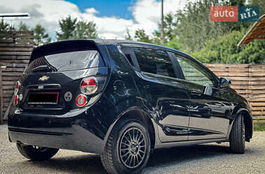 Хэтчбек Chevrolet Aveo 2011 в 