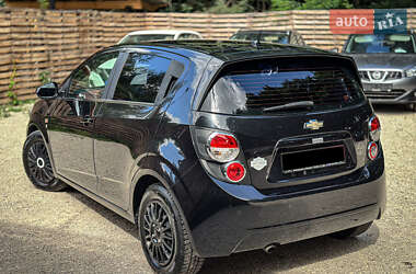 Хэтчбек Chevrolet Aveo 2011 в 