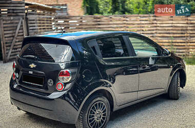 Хэтчбек Chevrolet Aveo 2011 в 