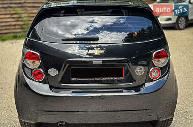 Хэтчбек Chevrolet Aveo 2011 в 
