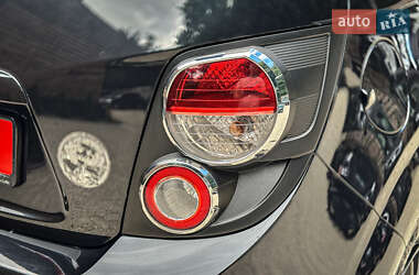 Хэтчбек Chevrolet Aveo 2011 в 