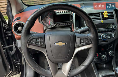 Хэтчбек Chevrolet Aveo 2011 в 
