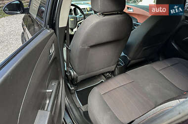 Хэтчбек Chevrolet Aveo 2011 в 