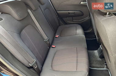 Хэтчбек Chevrolet Aveo 2011 в 