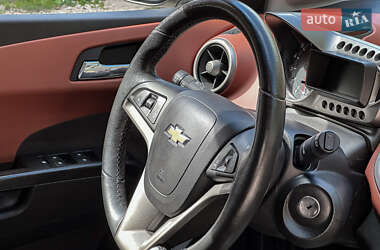 Хэтчбек Chevrolet Aveo 2011 в 