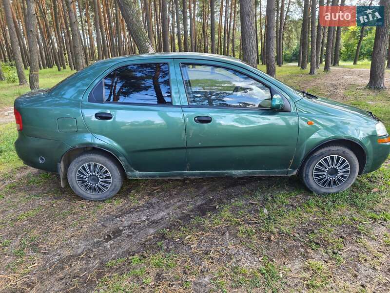 Седан Chevrolet Aveo 2004 в Сумах