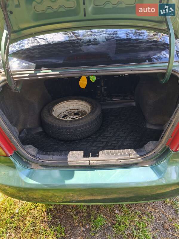 Седан Chevrolet Aveo 2004 в Сумах