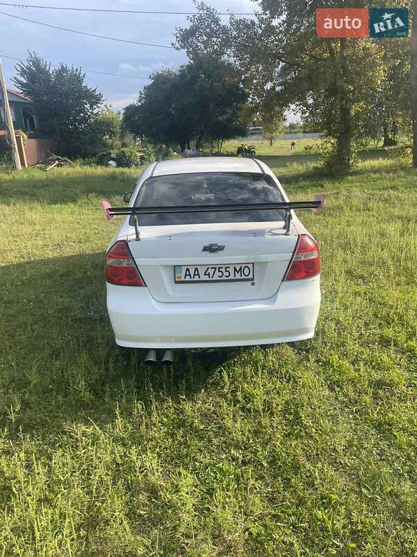 Седан Chevrolet Aveo 2008 в Києві