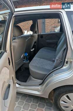 Хэтчбек Chevrolet Aveo 2005 в 
