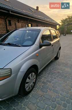 Хэтчбек Chevrolet Aveo 2005 в 