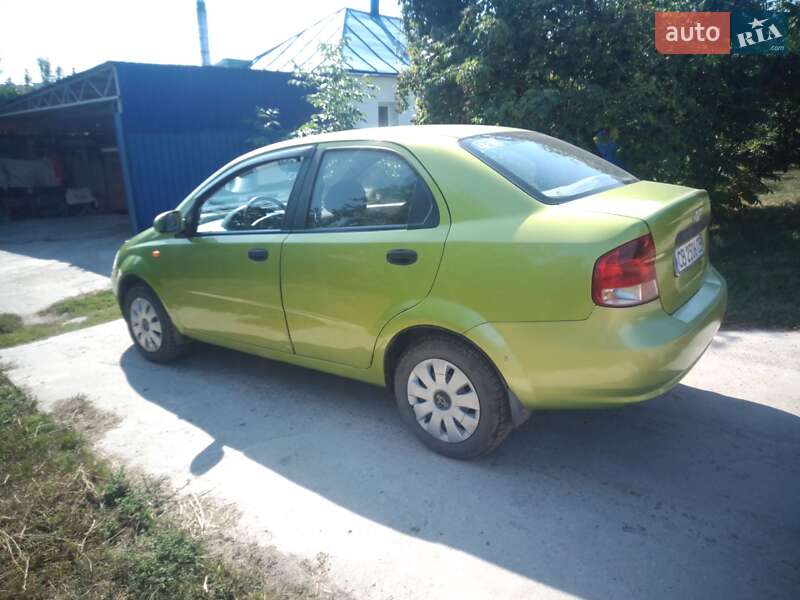 Седан Chevrolet Aveo 2005 в Чугуєві