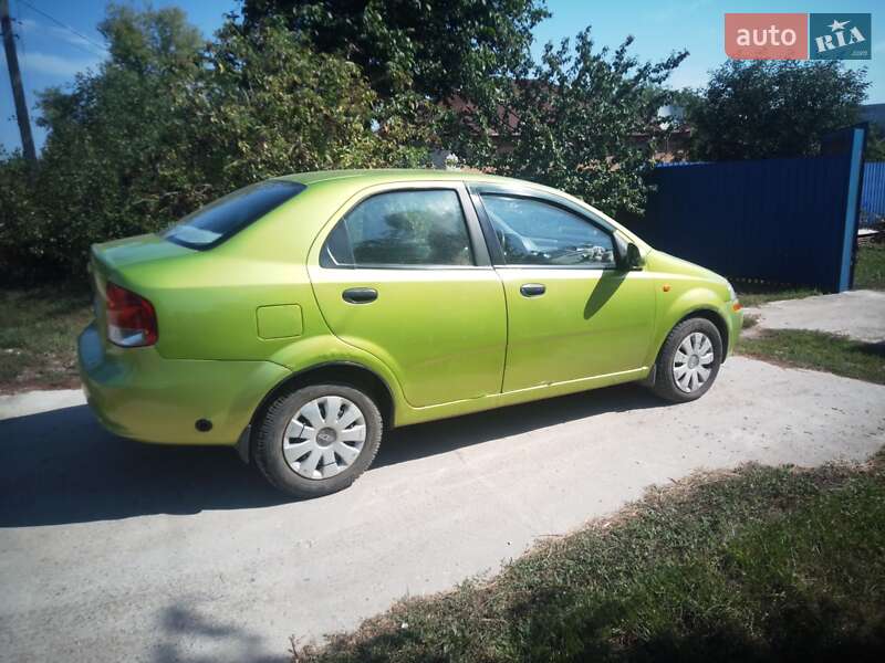 Седан Chevrolet Aveo 2005 в Чугуєві
