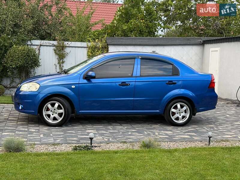 Седан Chevrolet Aveo 2011 в Днепре