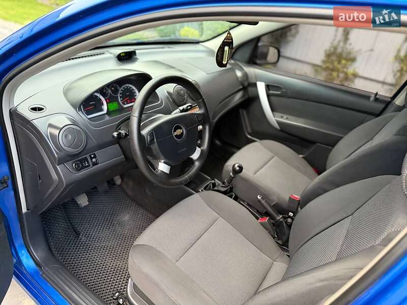 Седан Chevrolet Aveo 2011 в Днепре