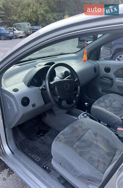 Хэтчбек Chevrolet Aveo 2005 в 