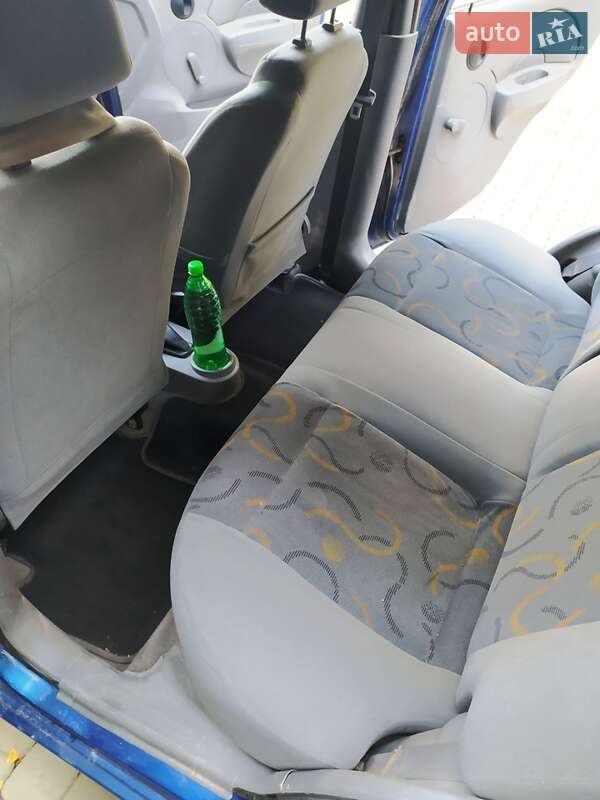 Седан Chevrolet Aveo 2004 в Лугинах