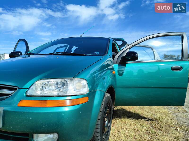 Хэтчбек Chevrolet Aveo 2004 в Киеве