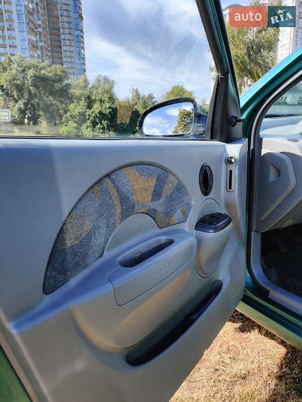 Хэтчбек Chevrolet Aveo 2004 в Киеве