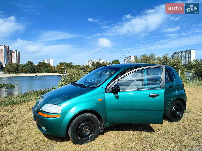 Хэтчбек Chevrolet Aveo 2004 в Киеве
