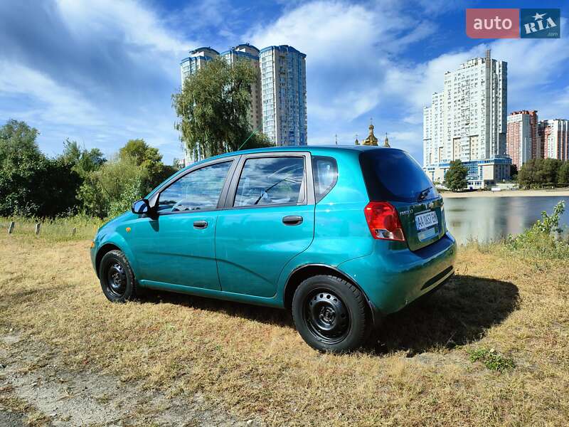 Хэтчбек Chevrolet Aveo 2004 в Киеве