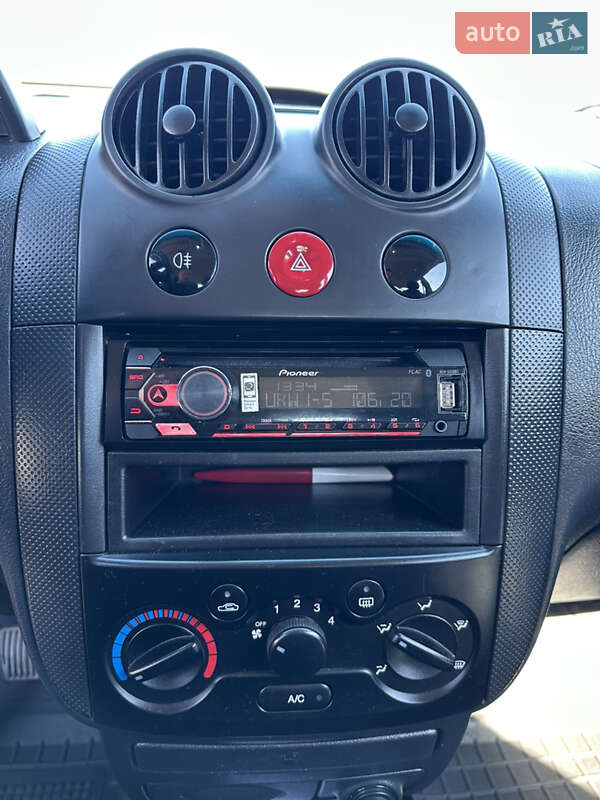 Хэтчбек Chevrolet Aveo 2006 в Запорожье