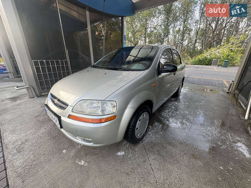 Седан Chevrolet Aveo 2005 в Днепре