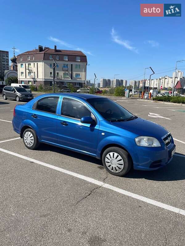 Седан Chevrolet Aveo 2006 в Киеве