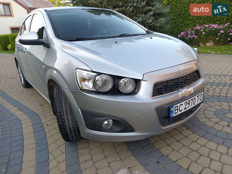 Седан Chevrolet Aveo 2012 в Львові