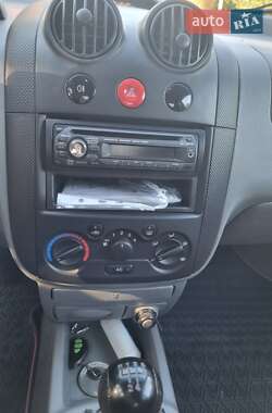 Седан Chevrolet Aveo 2004 в 
