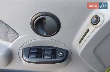 Хэтчбек Chevrolet Aveo 2005 в 