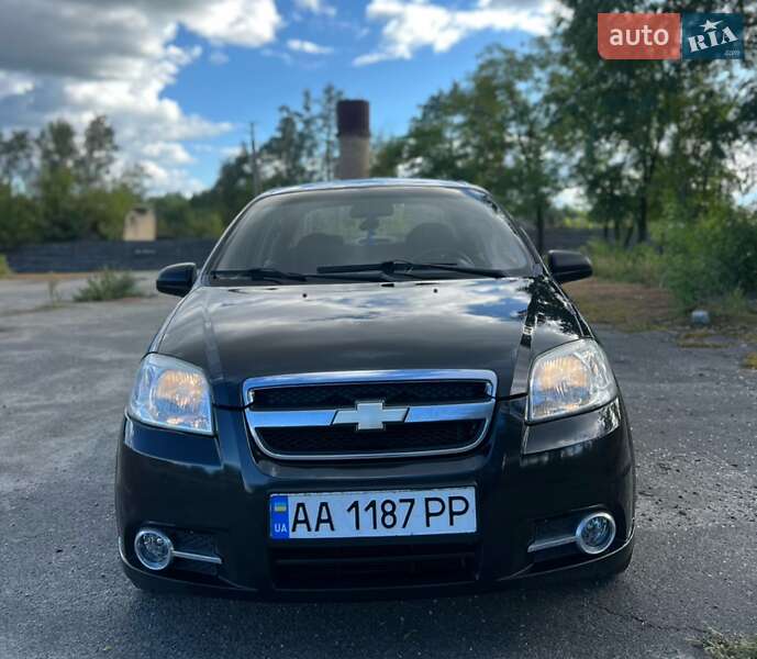 Седан Chevrolet Aveo 2011 в Киеве