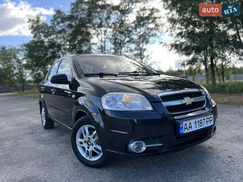 Седан Chevrolet Aveo 2011 в Киеве