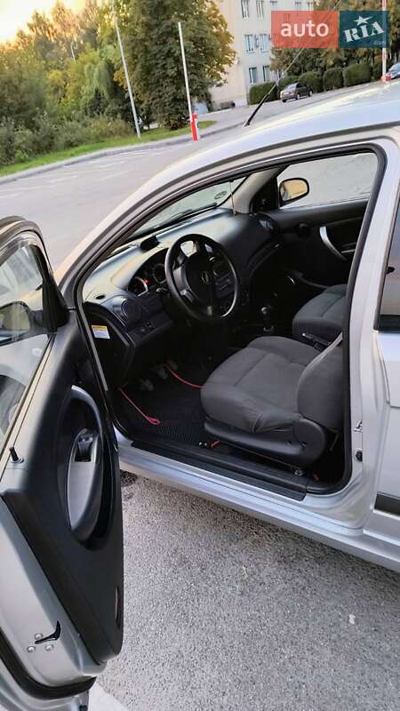 Хэтчбек Chevrolet Aveo 2009 в Владимире