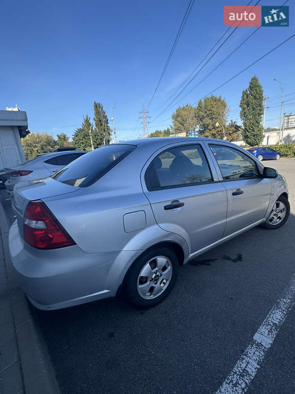Седан Chevrolet Aveo 2011 в Києві