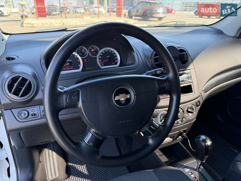 Хэтчбек Chevrolet Aveo 2011 в Киеве