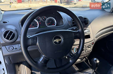 Хэтчбек Chevrolet Aveo 2011 в 