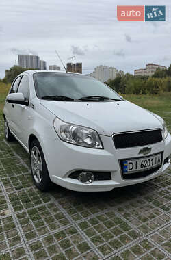 Хэтчбек Chevrolet Aveo 2010 в 