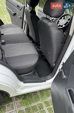 Хэтчбек Chevrolet Aveo 2010 в 