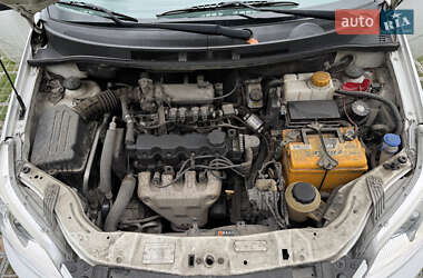 Хэтчбек Chevrolet Aveo 2010 в 