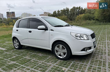 Хэтчбек Chevrolet Aveo 2010 в 