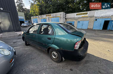 Седан Chevrolet Aveo 2004 в 