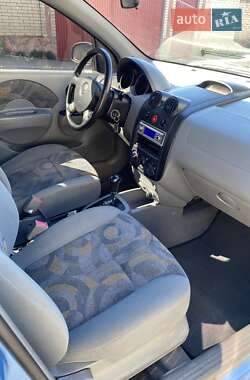 Хэтчбек Chevrolet Aveo 2005 в 