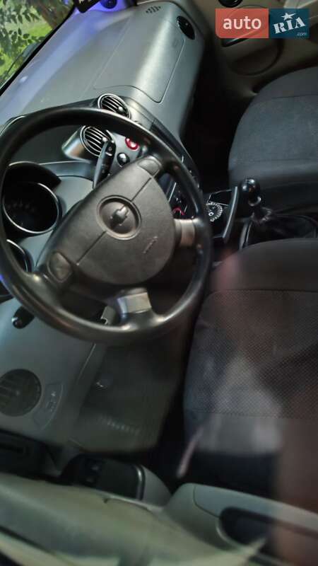 Седан Chevrolet Aveo 2005 в Кривом Роге