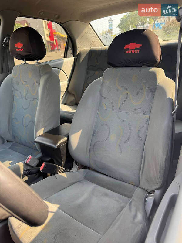 Седан Chevrolet Aveo 2005 в Киеве