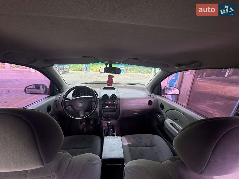 Седан Chevrolet Aveo 2005 в Днепре