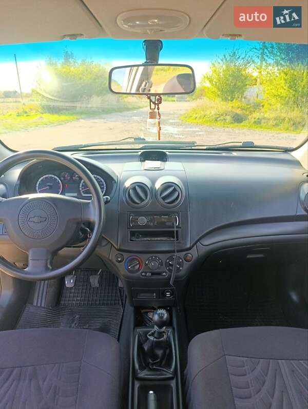 Седан Chevrolet Aveo 2010 в Львове