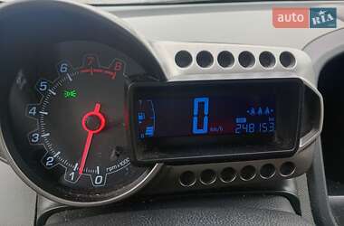 Хэтчбек Chevrolet Aveo 2012 в 