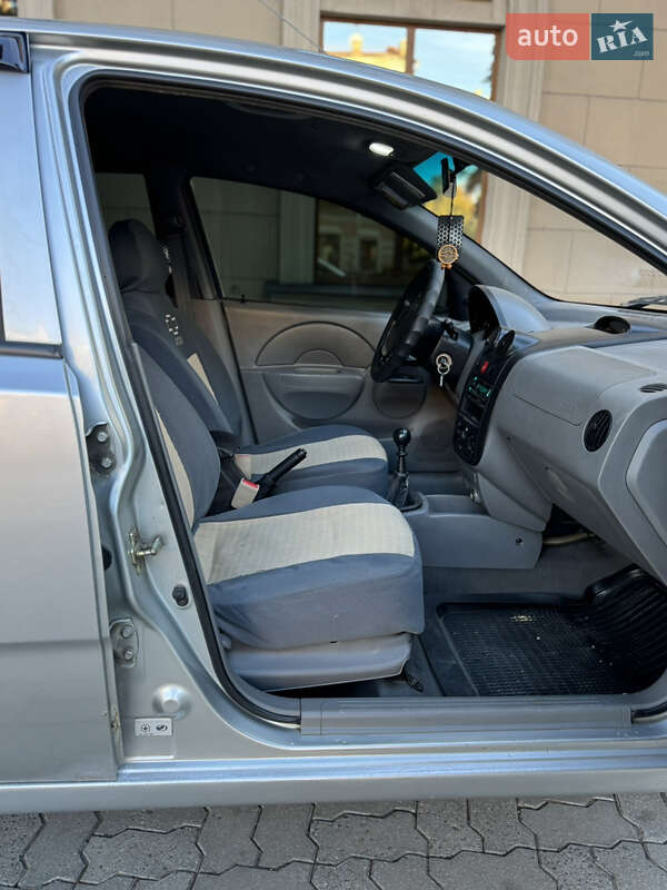Седан Chevrolet Aveo 2004 в Запорожье